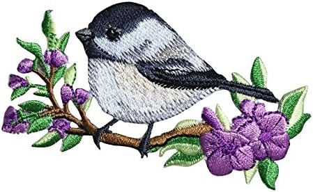 צ'יקאדי על הענף - פונה שמאלה - פרחים סגולים/ציפור טבעית - ברזל רקום על תיקון